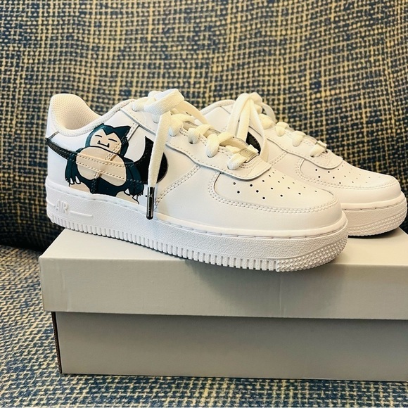 NIKE Kid's Unisex White/Teal Air Force 1's Custom Pokemon Snorlax Sneakers NWB - Picture 5 of 10